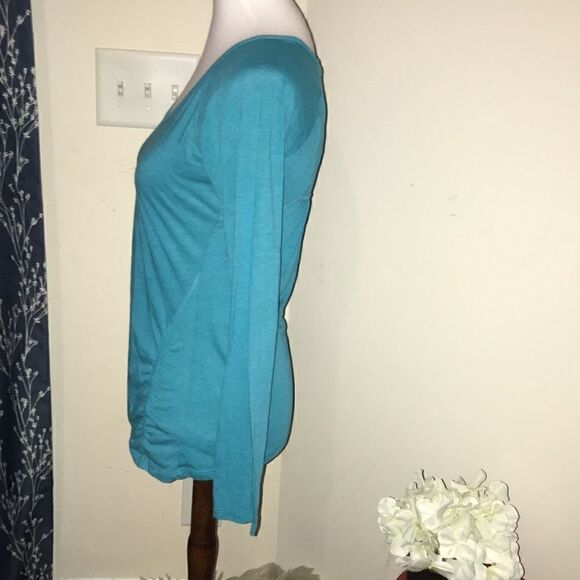 Athleta
Teal Turquoise Long Sleeve T-Shirt - Picture 2 of 8